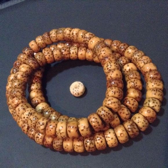 致陪伴我一年时间的星月菩提 致陪伴我一年时间的星月菩提