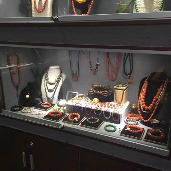 开文玩店需要多少钱？<a href='www.aiwenwan.net' target='_blank'><u>我这</u></a>里用了200万