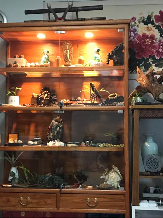 专业玩家的文玩展示柜，小编买不起