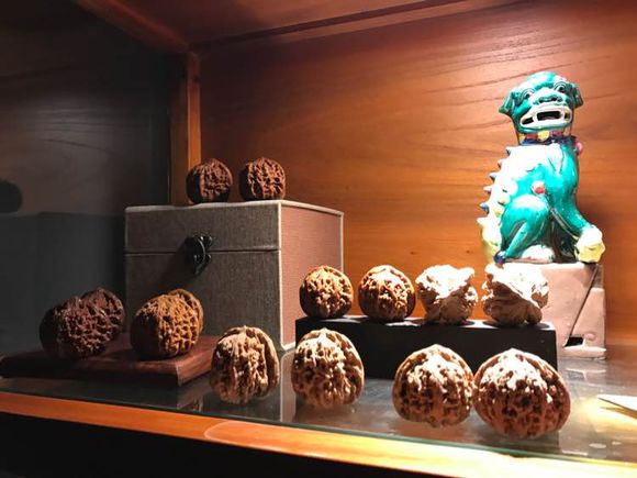 专业玩家的文玩展示柜，小编买不起