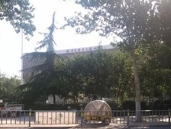 山东济南英雄山文化（文玩）市场一日游