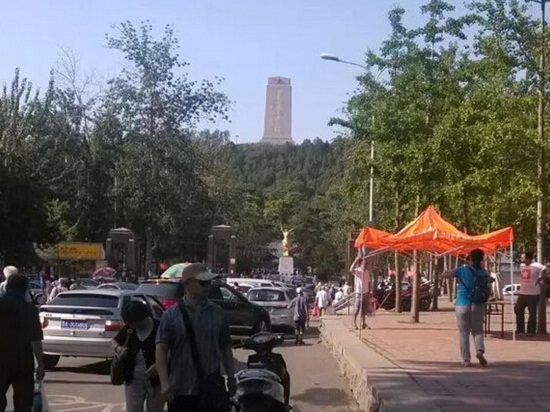 山东济南英雄山文化（文玩）市场一日游