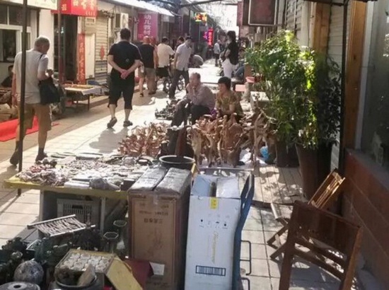 山东济南英雄山文化（文玩）市场一日游