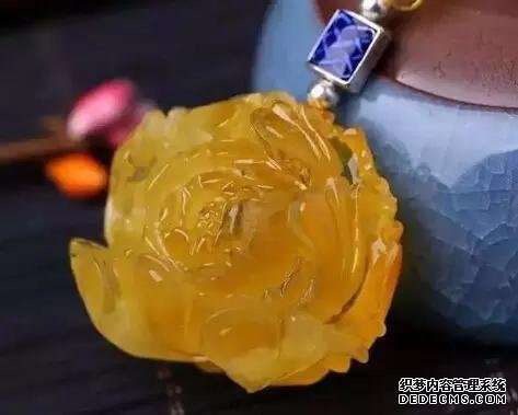 琥珀蜜蜡购买<a href='www.aiwenwan.net' target='_blank'><u>必读</u></a>！