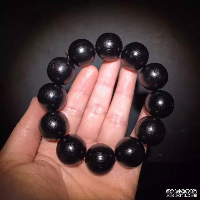 文玩手串上的弟子珠，灵气！