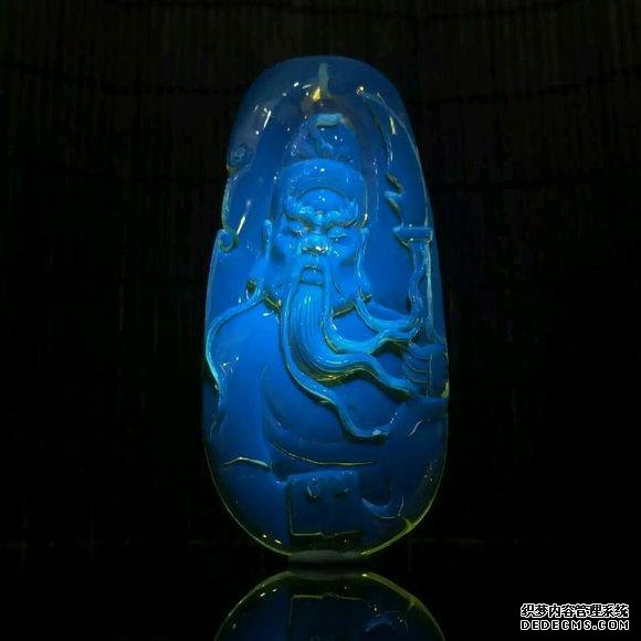 琥珀雕刻成这样，，不如不雕
