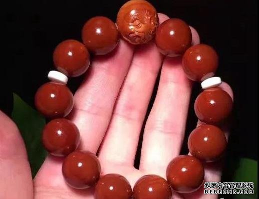 娜姐说文玩：你的橄榄核，为什么玩不出酒红色？原因就在这里！