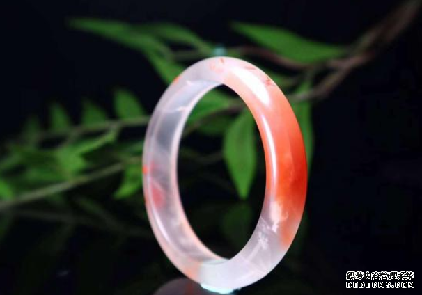 南红手镯佩戴技巧，告别戴不进，取不出！