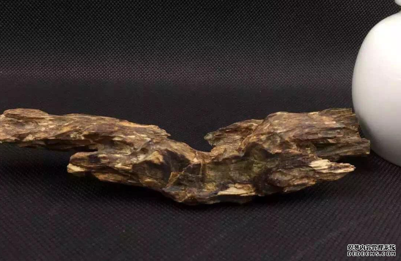 为什么沉香手串最贵？用事实来告诉你！