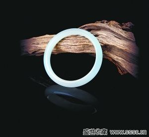 翡翠手镯收藏更应重细节