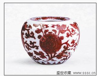 釉里红花卉纹苹果尊鉴赏