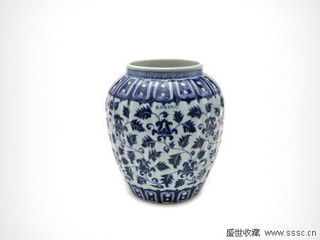 如康熙朝仿宣德青花仕女纹碗、缠枝花纹钵缸