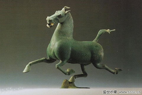 北京潘家园古玩市场的许多仿古青铜器都来源于这里
