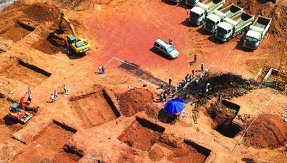 长沙挖出西汉贵族墓 出土剑戈未生锈仍锋利