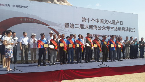 大家与考古人员进行了交流
