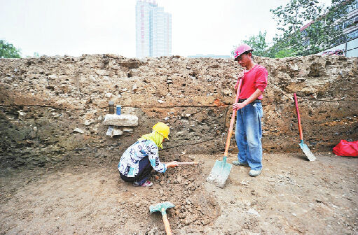 济南大明湖一工地挖出古墓？ 文物部门称可能性不大