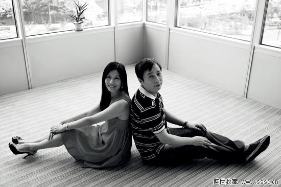 几个小伙子正在加紧赶工