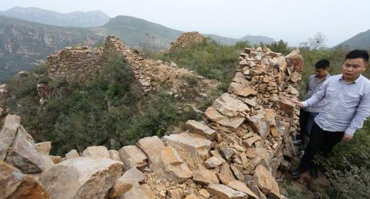 根据前些年其步行阿婆寨城墙遗址遗存测量