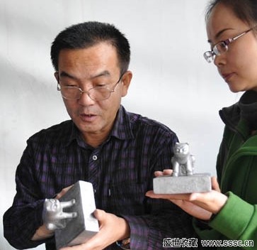 乾隆颁给东归蒙古族银制虎纽大印复制品运抵巴州