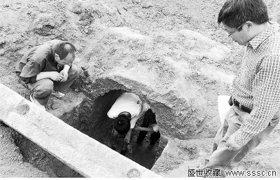 漯河市文化局和文物考古研究所的工作人员火速赶到漯河市召陵区姬石镇桂王村