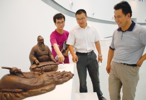  “新美术馆的落成结束了扬州没有专业美术馆的历史