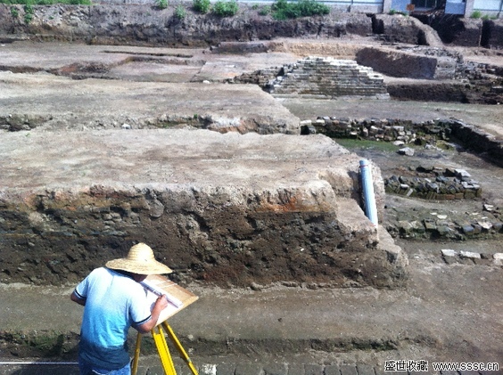 所以在他的罕王宫建筑材料中