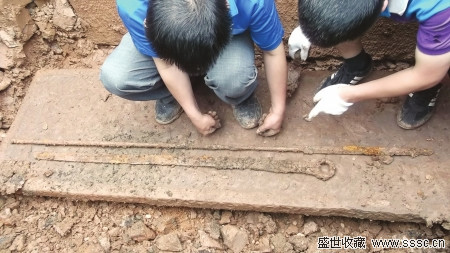 一米多长的铜马价值最大