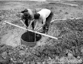 荆州战国古井发掘鹿角铜瓢