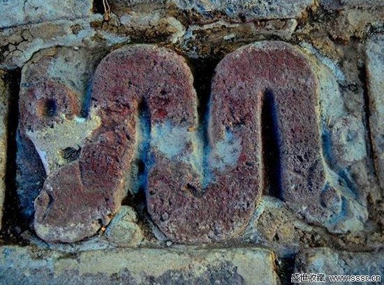  考古学家近日在墨西哥城特诺奇提特兰（Tenochtitlan）古神庙附近挖掘出土23个神秘的石刻