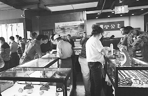 武汉最大古玩城开门迎客