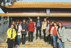 就是坐在屋子里看书而已