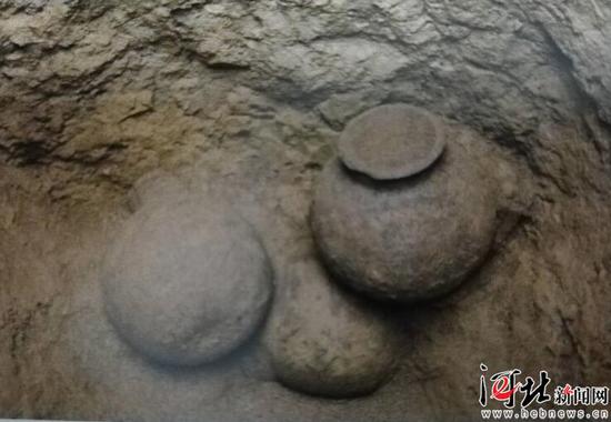 出土陶、铜、铁和骨蚌器等标本2800余件