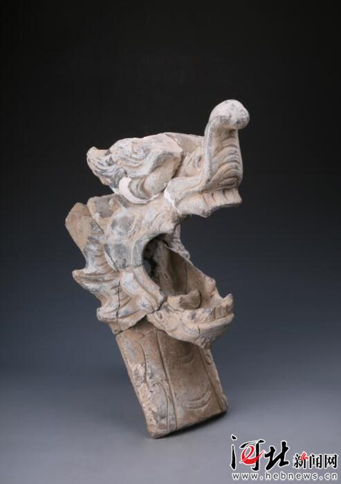 出土陶、铜、铁和骨蚌器等标本2800余件