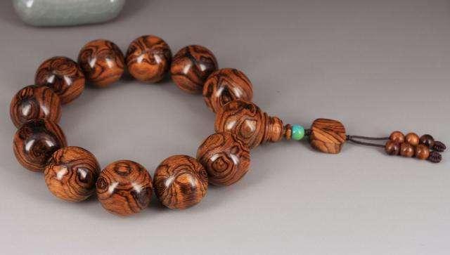 海南黄花梨和小叶紫檀哪个好?