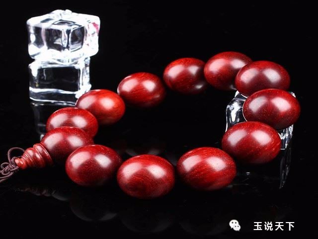 网传用黄豆盘小叶紫檀,是真的吗?真的能快速包浆吗?