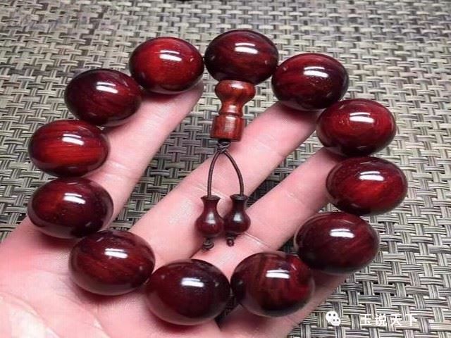 网传用黄豆盘小叶紫檀,是真的吗?真的能快速包浆吗?