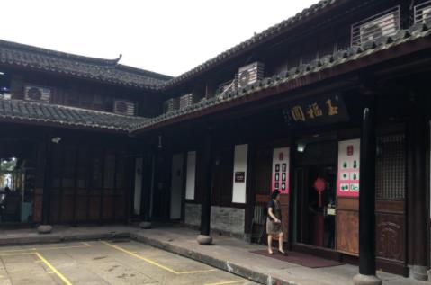 古玩收藏这一行业开始渐渐的兴盛了起来