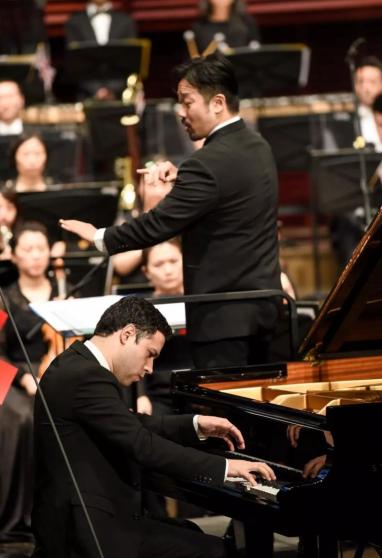 埃及演奏家哈桑·莫拉演绎的拥有千年历史的拉巴卜琴