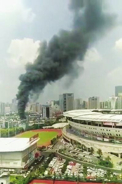 网传古玩城起火长沙消防辟谣：实为废弃空调冷却塔