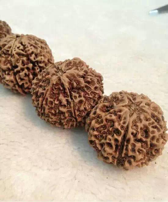 如果你对崖柏手摆件/根雕/随形摆件感兴趣