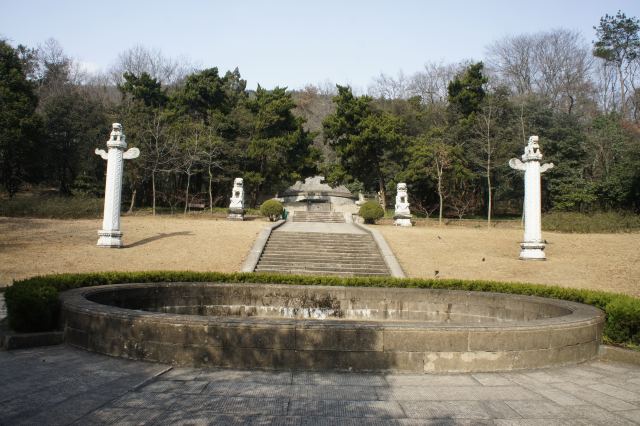 圆明园一度成为周边居民盖屋建房的“建筑材料供应地”