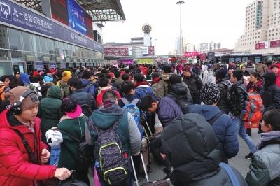 12306网站首页滚动发布余票信息每半小时更新一次