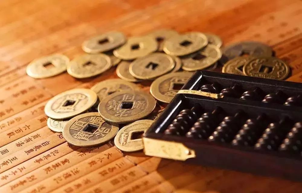 例如刘秋根在其所著《中国典当制度史》中认为:“典当