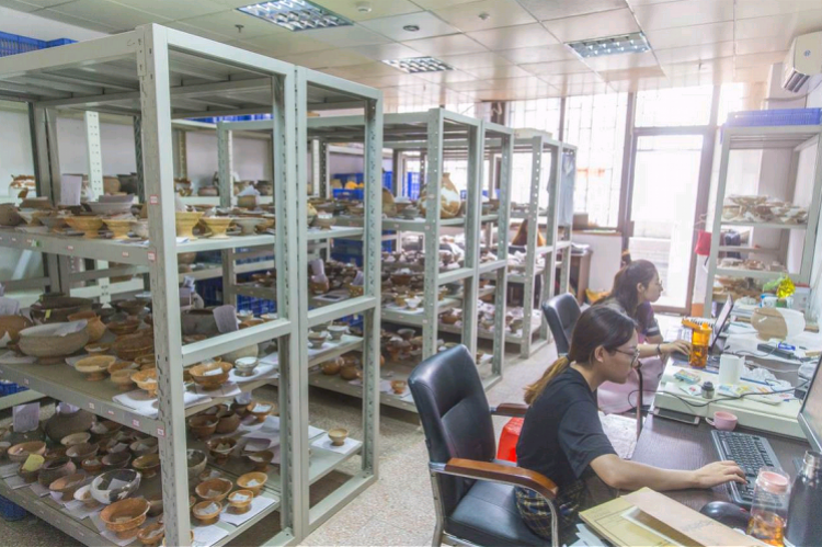 成为广州地区发现的文化堆积最为丰富、遗迹现象最为复杂、出土遗物最多的新石器时代晚期遗址