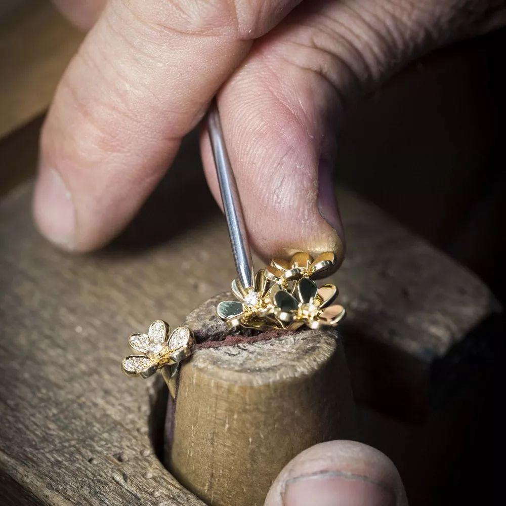 德国王室家族收藏王冠将拍卖