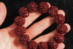  ����ʯ�ġ��ɡ� ��ʯ�ʵ�ƫ��