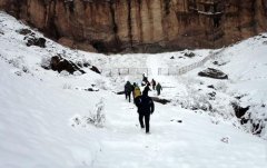 �й�����������ߵ�Ů�����½���ͼ��